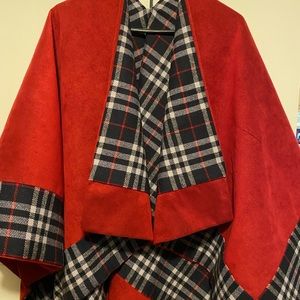 Get ready for Fall/Winter with this reversible cape.